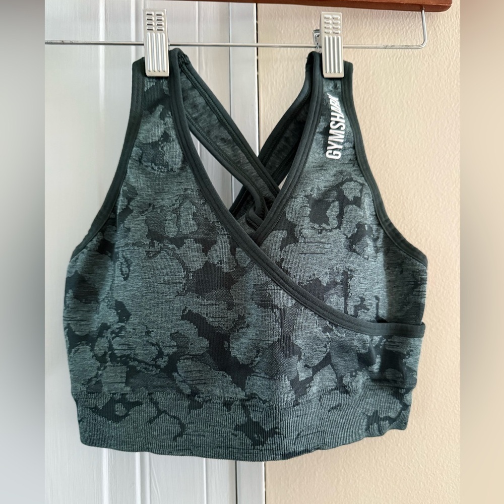 Gymshark adapt camo seamless sports bra Small with removeable padding‎